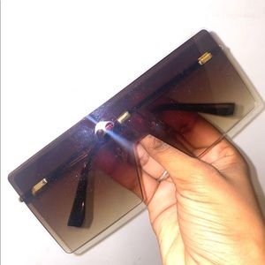 CEO In our Bo$$Babes Shades💕they are available in 2 different colors Blue Brown